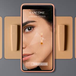 Mobilna aplikacja Lancome e-Shade Finder z wizerunkiem twarzy oraz kodem QR obok.
