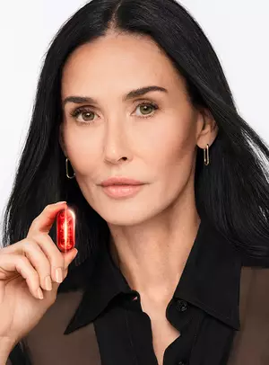 Kampanijne zdjęcie Demi Moore dla Absolue Longevity MD Lancome