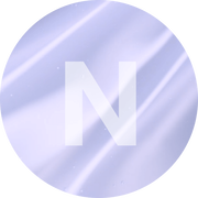 Logo z dużą literą 'N' na fioletowym tle, z delikatnymi refleksami świetlnymi.