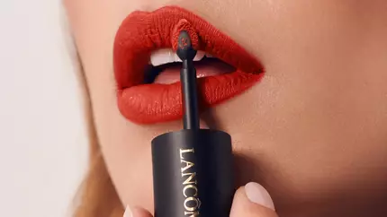 Wizualny piękno płynnej pomadki dla Lancome