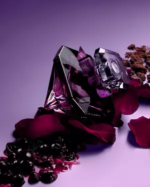 martwa natura perfum La Nuit Tresor