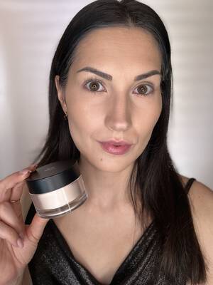 Sylwestrowe oczy syreny Lancome Krok 3-4 utrwalenie makijażu i podkreślenie kości policzkowych