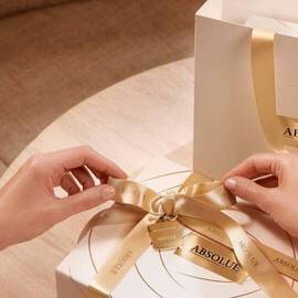 Zestaw kosmetykow na prezent - jak trafić w gust osoby obdarowanej?