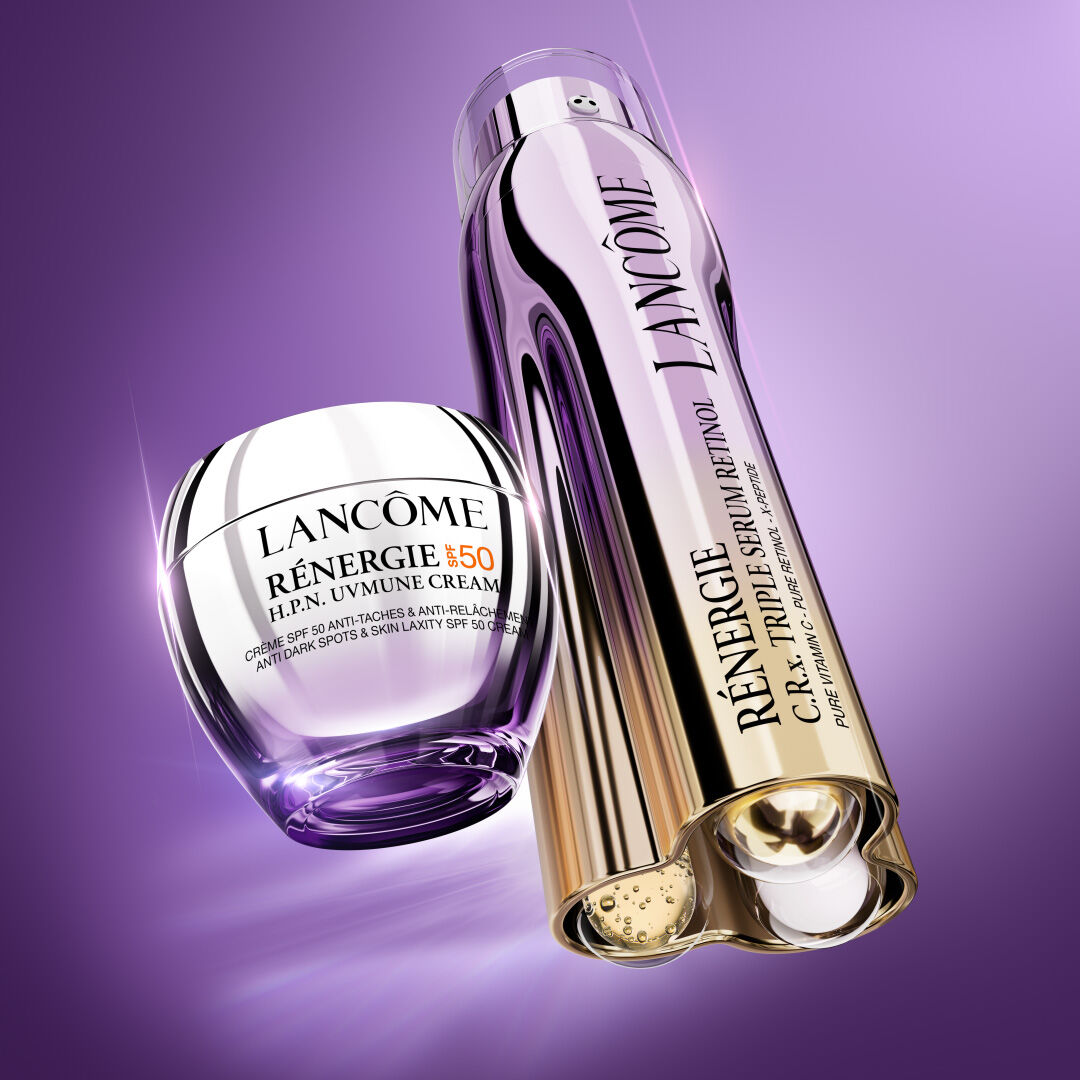 Alt text: Imaginea prezintă două produse de ingrijire a pielii de la Lancome, un borcan cu cremă și un flacon cu ser, ambele avand eticheta "Renergie" și indicand conținutul SPF 50 pentru protecția solară.