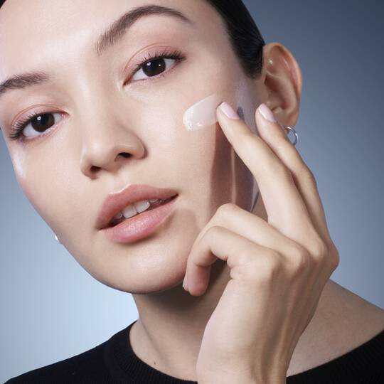 Kiedy zacząć stosować krem przeciwzmarszczkowy i jaki wybrać?