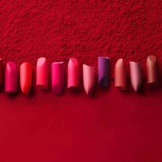 Najbardziej kultowa pomadka Lancome, ktora długo pozostaje na Twoich ustach
