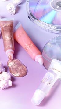 Kolorowe, długotrwałe i nawilżające błyszczyki do ust Lancome Juicy Tubes