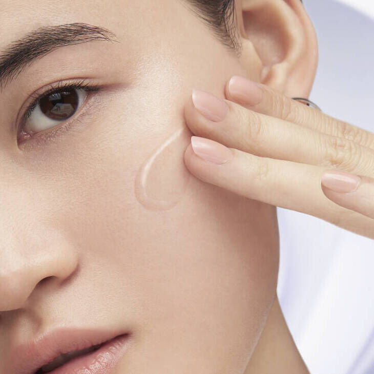 Czym są kurze łapki i co może pomoc w walce z nimi?