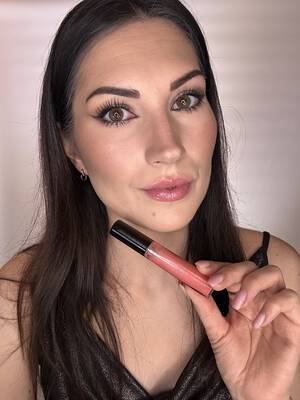 Oczy syreny Lancome Krok 9 błyszczyk na usta